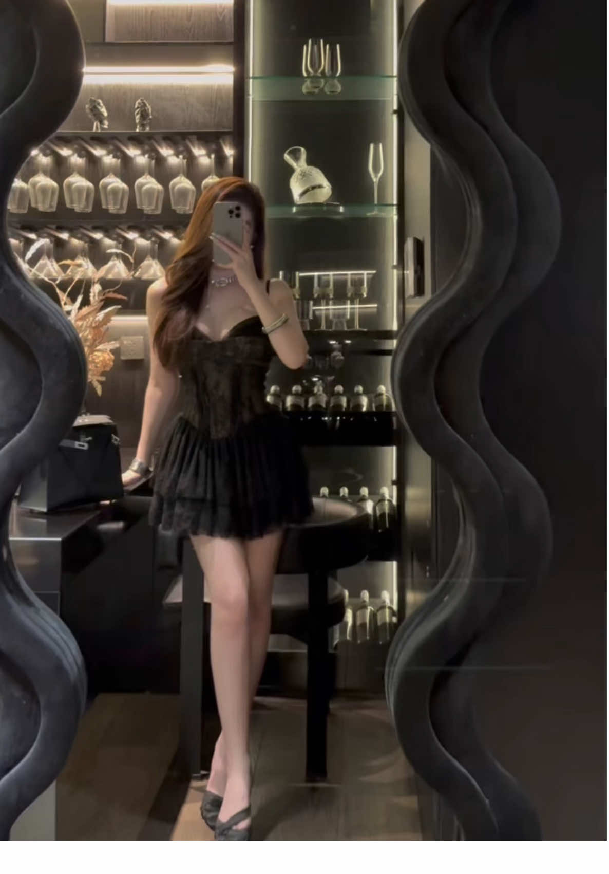 Váy 2 dây ren xinh xỉuuuu phần eo dáng corset tạo độ eo sau lưng bo chun co giãn thoải mái, phần dây váy tuỳ chỉnh độ dài ngắn, váy có lót quần 👉🏻 Váy có 3 màu Đen, Trắng, Kem 👉🏻 Váy có đủ sz S M L #baube #baubestudio #kimanhnguyenbaube #52phamngocthach 