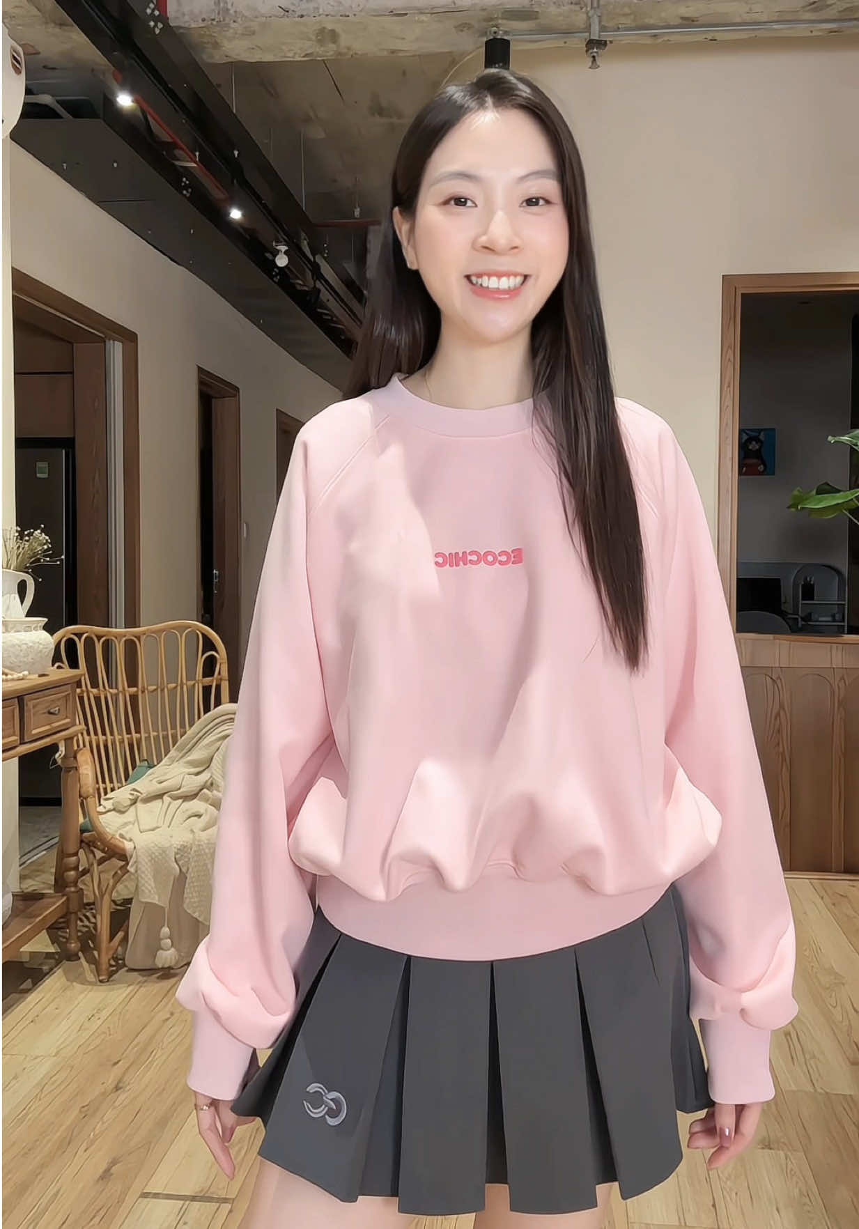 Cứ mẫu nào mới ra của ECOCHIC e đều mua nha. Vì đẹp mà #linhlunglieng #ecochic #aosweater 