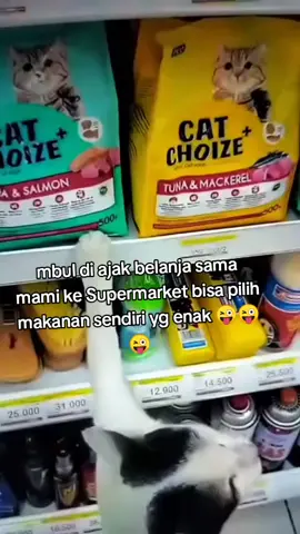 Pilih makanan yg banyak mbul yg enak2 mumpung di ajak mami ke Supermarket 😜😜😜😜😜##