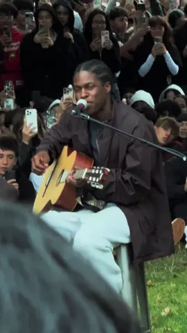 minus the fuck ass teenagers in the front ily daniel😇 #danielcaesar @DanielCaesar 