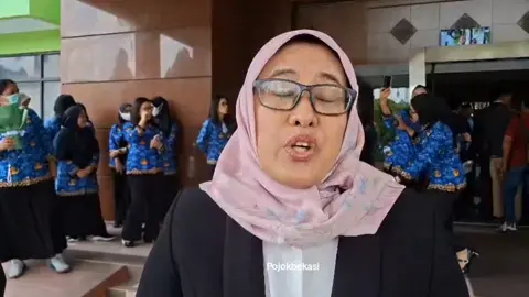 Dinas Kesehatan Kota Bekasi menemukan adanya ulat di salah satu menu Makanan Bergizi Gratis (MBG) yang dibagikan oleh para siswa. . . #pojokbekasi #trending #infobekasi #kotabekasi 