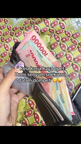 Apa yang membuat mu bahagia? Gambar 2 cowo berbaris dalam dompet 🤭🫢 #genz #justkonten #becanda #anakmuda #lagiviral #masukberanda #fyp #fypage #fyppppppppppppppppppppppp 