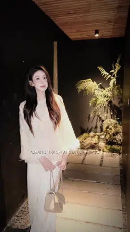 Lọ lem hông cần hoàng tử, cô ấy chỉ cần mặc đẹp và đi uống matcha latte 🍸