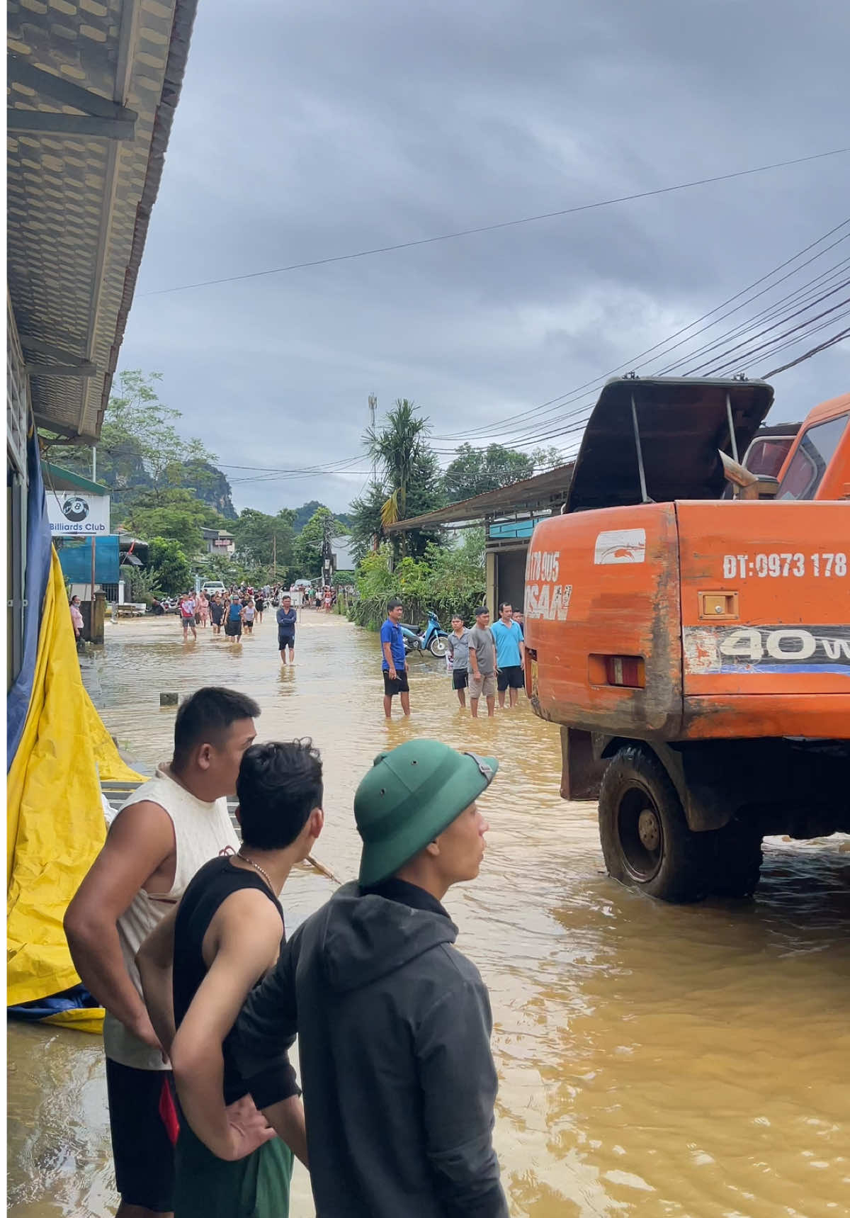 Công tác tìm kiếm cháu bé 11 tuổi bị lũ cuố, hy vọng mọi chuyện sẽ ổn