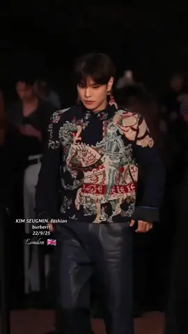 straykids members ka aaday fashion week iyo style kooda 🌟 🤩 #fashion #somalitiktok #fypp #STRAYKIDS #viraltiktok 