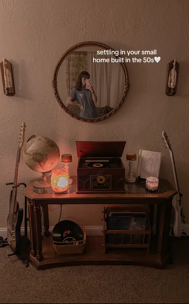 every single piece of furniture is from facebook marketplace or thrifted btw
