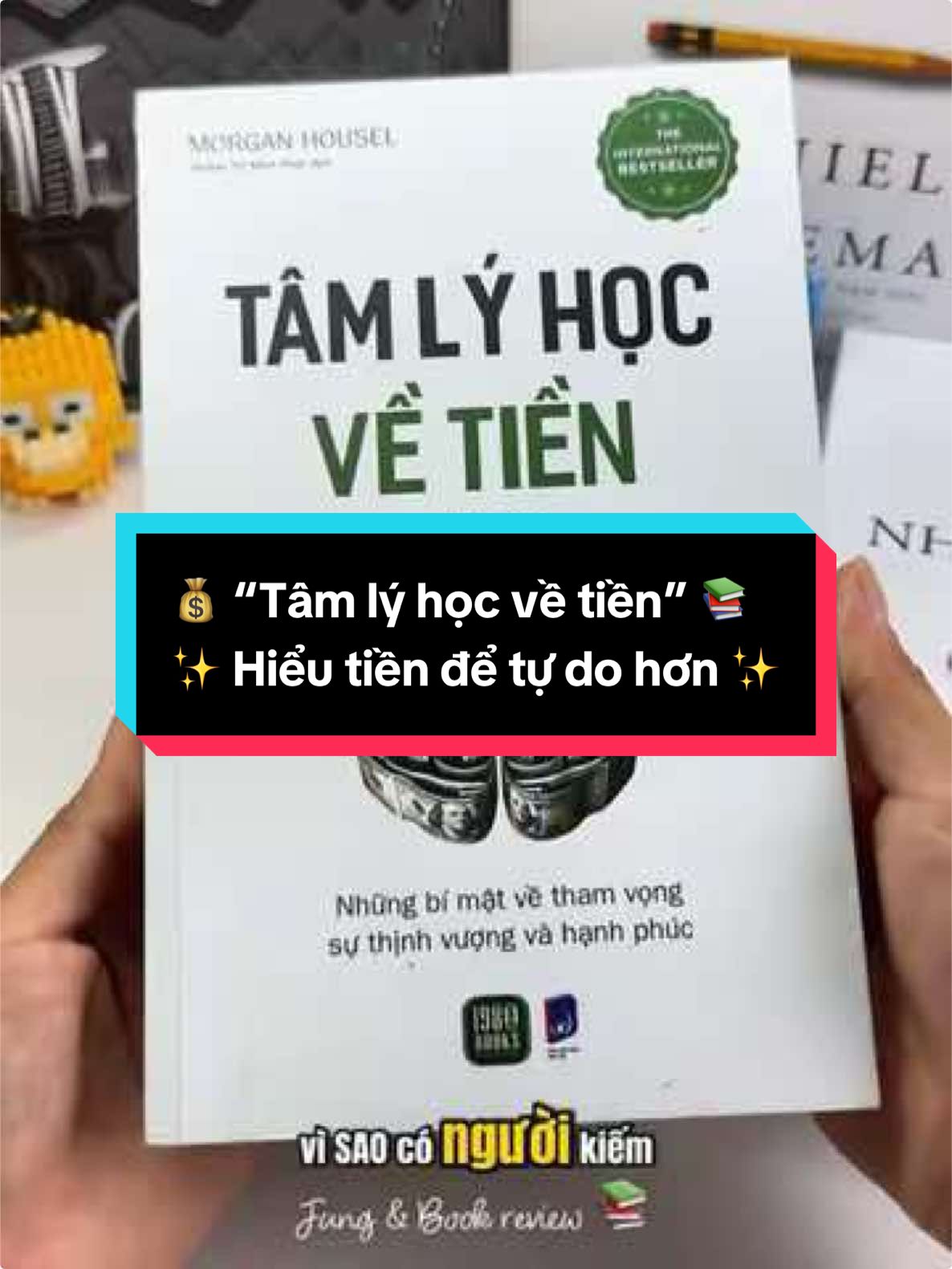 ✨ “Tiền không chỉ là con số trong tài khoản, mà là cảm xúc, niềm tin và cả… nỗi sợ. 📖 Tâm Lý Học Về Tiền giúp bạn hiểu tại sao chúng ta chi tiêu, tiết kiệm, đầu tư theo cách mình làm – và cách thay đổi để sống giàu có, an yên hơn. 👉 Một cuốn sách không dạy bạn công thức làm giàu, mà giúp bạn hiểu chính mình.” #reviewSách #TamLyHocVeTien #BookTok #SachHay #TaiChinh 