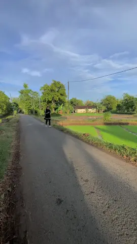 #fypシ #setelanolahragawanita #tiktokaffiliate #joggingoutfit #bajuolahraga 