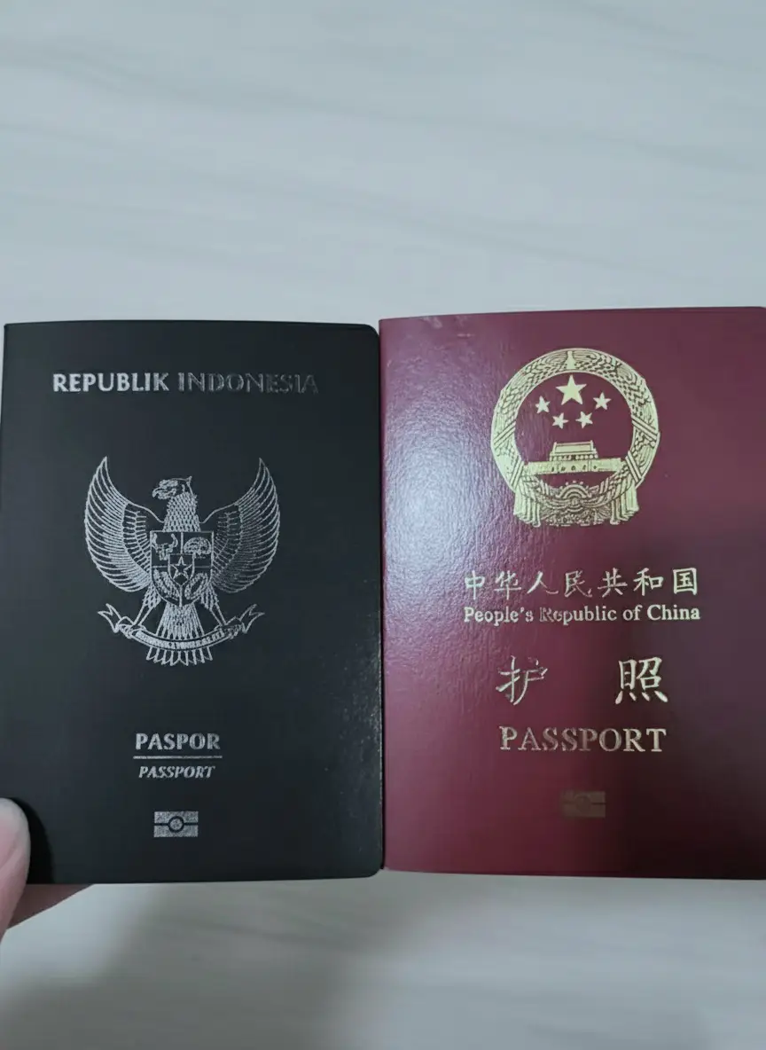 paspor saya dan paspor pacar ku 😍🇨🇳🇮🇩👰🏻‍♀️🤵🏻‍♂️#china🇨🇳 #boyfriend🇨🇳 #indonesia🇮🇩 