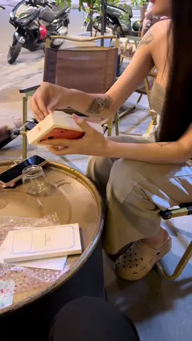 -Khách em bóc seal iphone 17 Promax 256gb Orange Việt Nam Newseal 😍 ➡️Ai cần mua alo em giá tốt…. 📲: 0357457730 (Snake_Apple)  #iphone #iphone17promax #iphone17series #17promax 