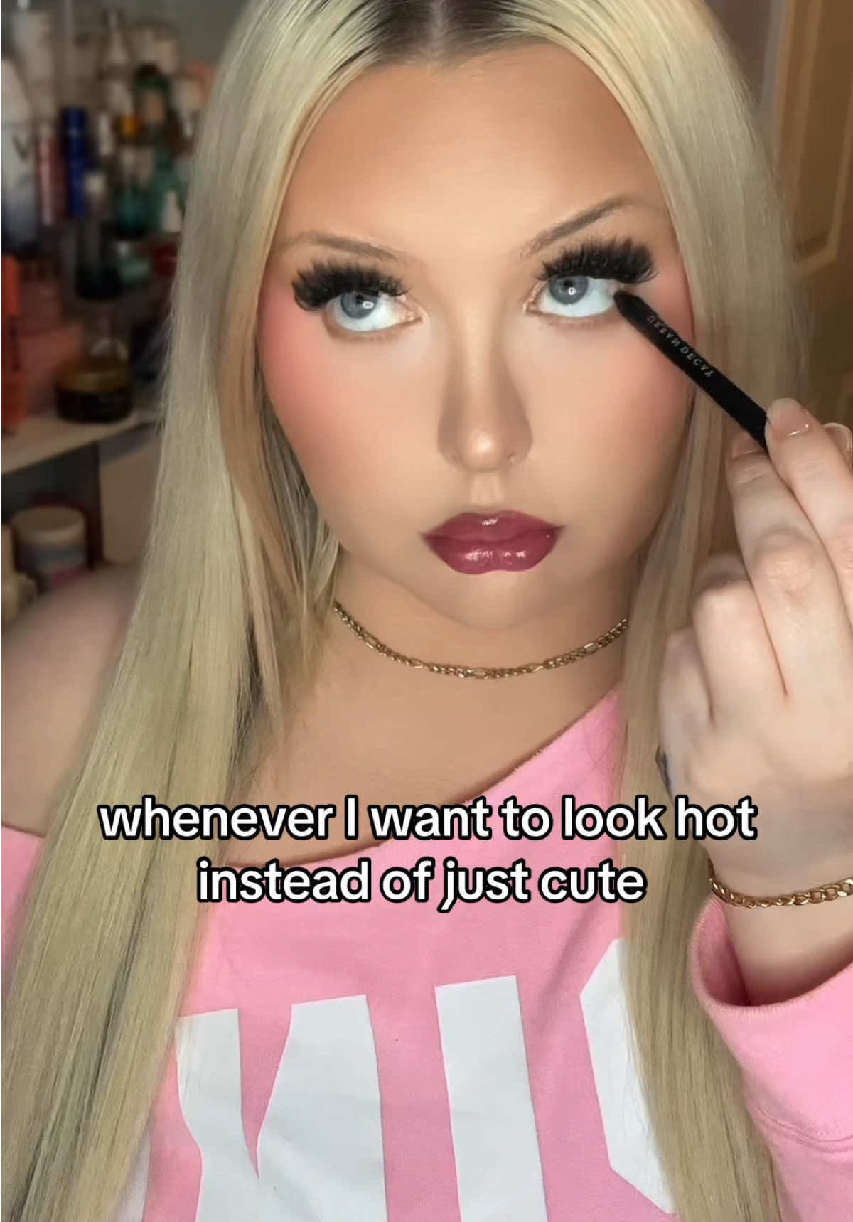 the quickest way to go from cute to hot #makeuphacks #makeuptechniques #makeuplooks #eyelinerhack #waterlineyeliner 