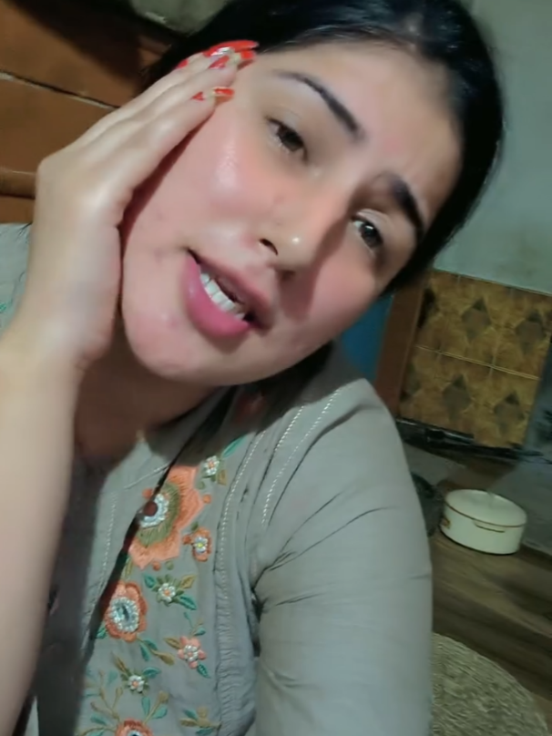 #Leawanoo053  ایسے لوگ بھی ہیں، اگر آپ ان کے ساتھ فٹ پاتھ پر بیٹھیں تو آپ کو لگتا ہے کہ یہ دنیا کی بہترین نشست ہے✨❤️ #Leawanoo053 #karan #karan #fypシ゚viralシfypシ゚viralシalシ 