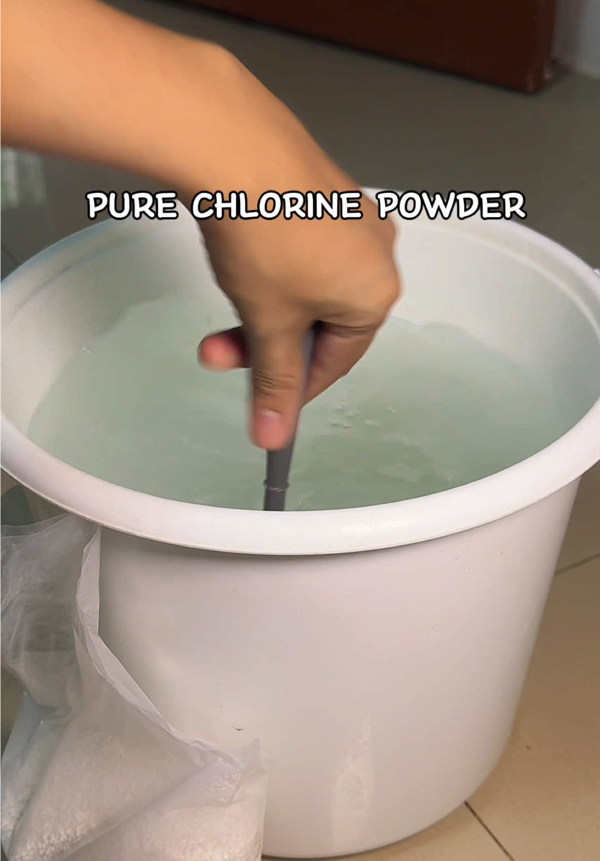 😣Tired of messy Lumot? Watch and learn how to clean it! #lumot #chlorine #chlorineparasalumot #chlorinegranules #chlorinepowder 