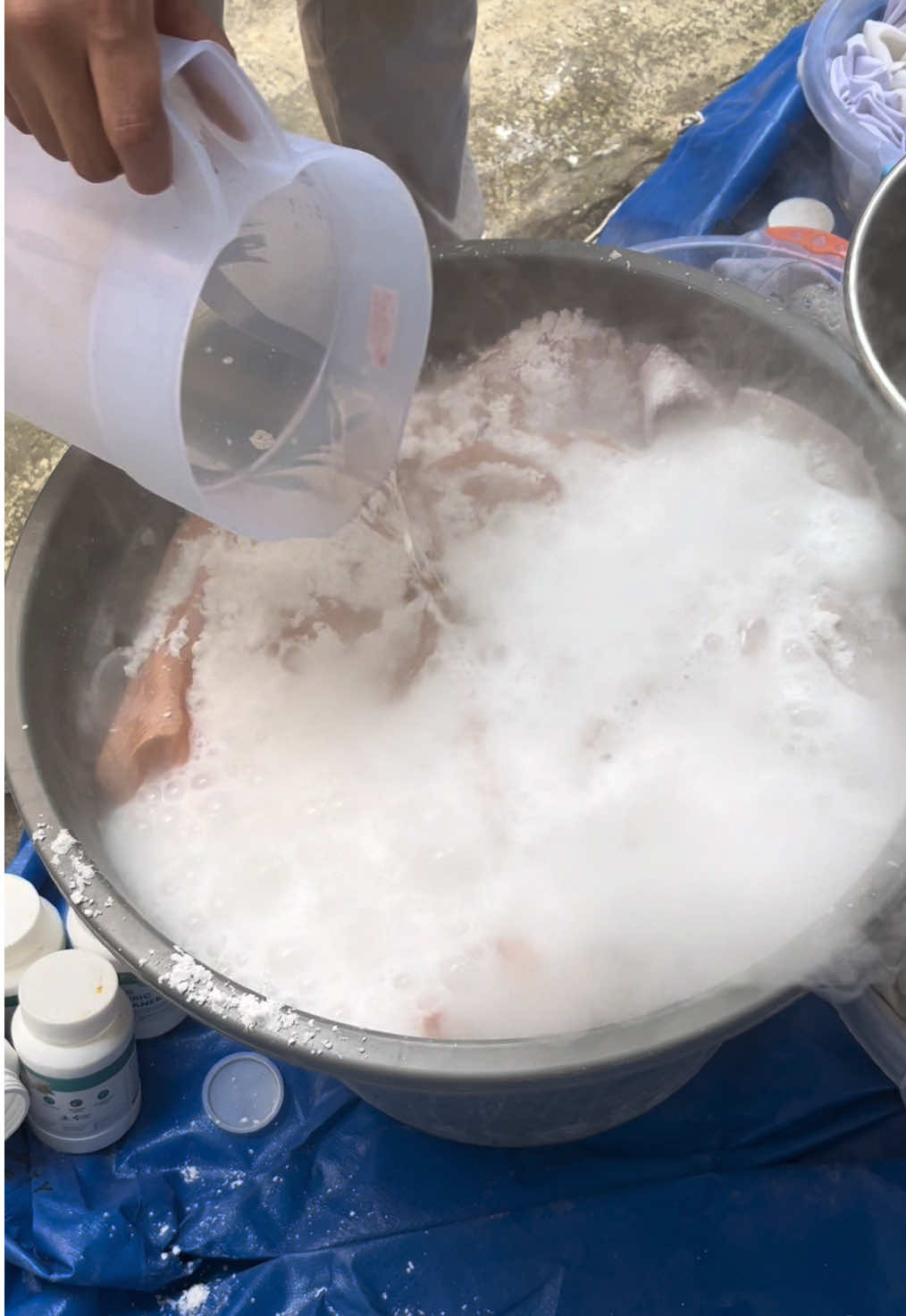 Cleaning mukena masjid berkerak dan berbintik hitam🍃 Setiap kebaikan yang diperlihatkan akan menjadi amal jariyah dan pahala bagi yang melihat dan mengamalkannya, semoga Allah meridhoi amal kebaikan yang kita lakukan, Aku pake @Loxus Cleaner fabric cleaner bersihin noda membandal (jadi nyaman lebih layak digunakan dan seperti baru), Terimakasih Doa dan dukungan teman2 sampai hari ini cleanermasjid konsisten membersihkan memakmurkan 4 s/d 12 masjid setiap hari.