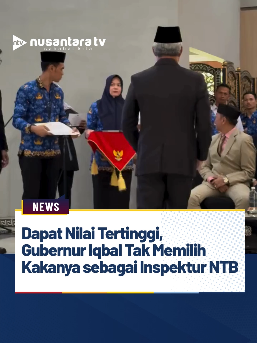 Gubernur NTB, Dr. H. Lalu Muhamad Iqbal, menjelaskan alasan tidak memilih kakak kandungnya, Baiq Nelly Kusumawati, sebagai Inspektur Inspektorat NTB meski meraih nilai tertinggi dalam seleksi terbuka.  “Nilainya paling tinggi dan beliau lama di Inspektorat, tapi ada banyak pertimbangan. Dari tiga besar, saya memutuskan memilih Pak Budi,” ujar Iqbal usai melantik 13 pejabat eselon II dan III di Pendopo Gubernur NTB, Rabu (17/9) kemarin. Iqbal menegaskan proses seleksi hingga pelantikan dilakukan dengan prinsip meritokrasi, transparansi, dan objektivitas. Ia menyebut Nelly tetap senang mengikuti seleksi, meski akhirnya tidak terpilih. Namun, ia mengakui belum ada keterwakilan perempuan karena minimnya peserta yang ikut seleksi.(tin) #GubernurNTB #InspektoratNTB #SeleksiJabatan #PejabatNTB #nusantaratv #nusantaratvsahabatkita