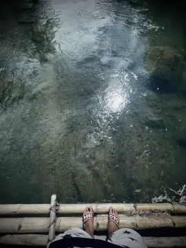 Phút giây ta lặng nhìn đối phương...