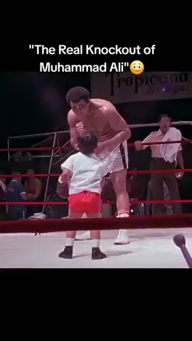 Luckiest kids on earth with greatest boxer of all time Mohammad Ali 