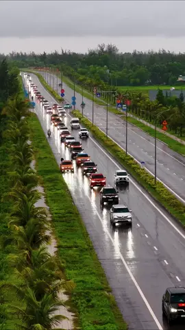 Roadtrip #Vinfast 3 miền của 200 xe tụ họp tại Hội An.