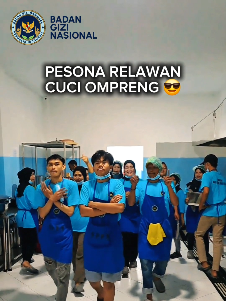 Pesona Relawan Cuci Ompreng 😎 #mbg #mbglovers❤️ #sppg #makanbergizigratis #bgn 
