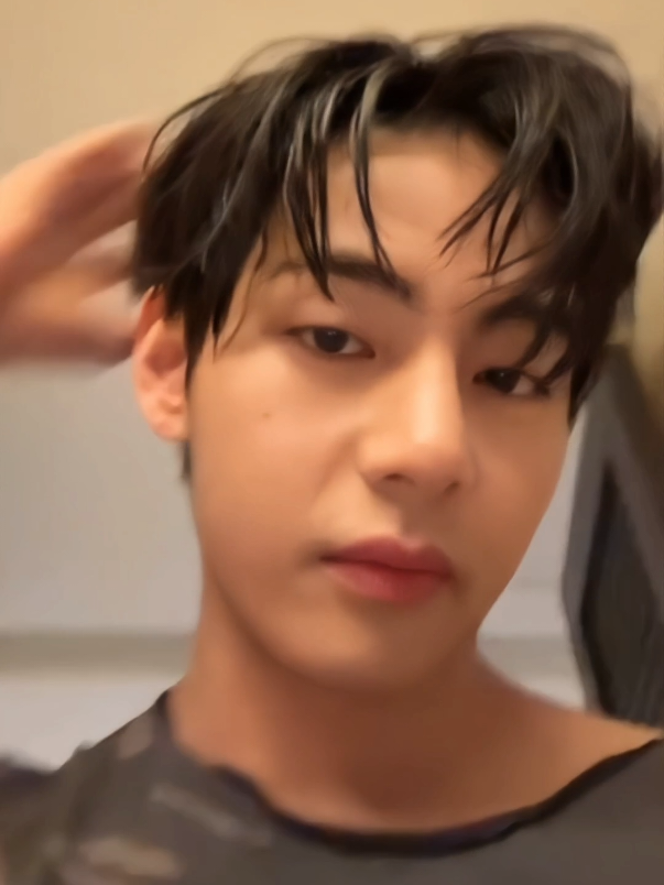 pliss kalo live jangan bikin kecintaan dong 🫠🫵🏻 #taehyung #V #fyp 