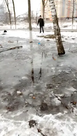 История Yamaha началась в 1955 году, когда была выпущена первая модель мотоцикла YA-1, а затем Yamaha Motor стала производить широкий спектр моделей, включая кроссовые YZ, спортивные YZF-R, круизные V-Max и городские скутеры, зарекомендовав себя как лидер благодаря инновациям, производительности и победам в гонках. #fyp #рек #упал 