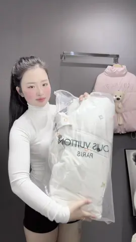 Phao lông vũ cập bến các bà ơi 