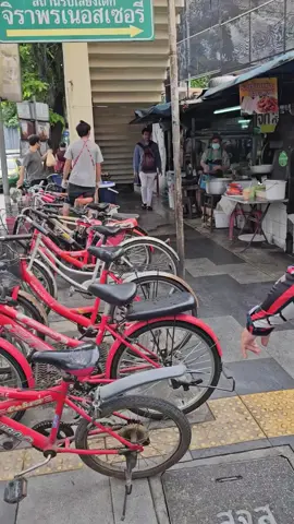 ขณะทำการตรวจพื้นที่ถนนลาดพร้าว ประชาชนแจ้งเหตุชายต้องสงสัยเกรงจะมาก่อเหตุจึงเข้าไปสอบถามเกิดอาการไม่พอใจเจ้าหน้าที่ และได้ถือมีดจะทำร้ายวินจยย.ปากซอยลาดพร้าว96 ที่มาห้ามและได้ถือมีดหลบหนีขึ้นรถไฟฟ้าไป อันตรายมากระวังกันด้วยนะครับ#ข่าววันนี้ #ประเทศไทย #ข่าววันนี้ #ขึ้นฟีดเถอะ #ลาดพร้าว 