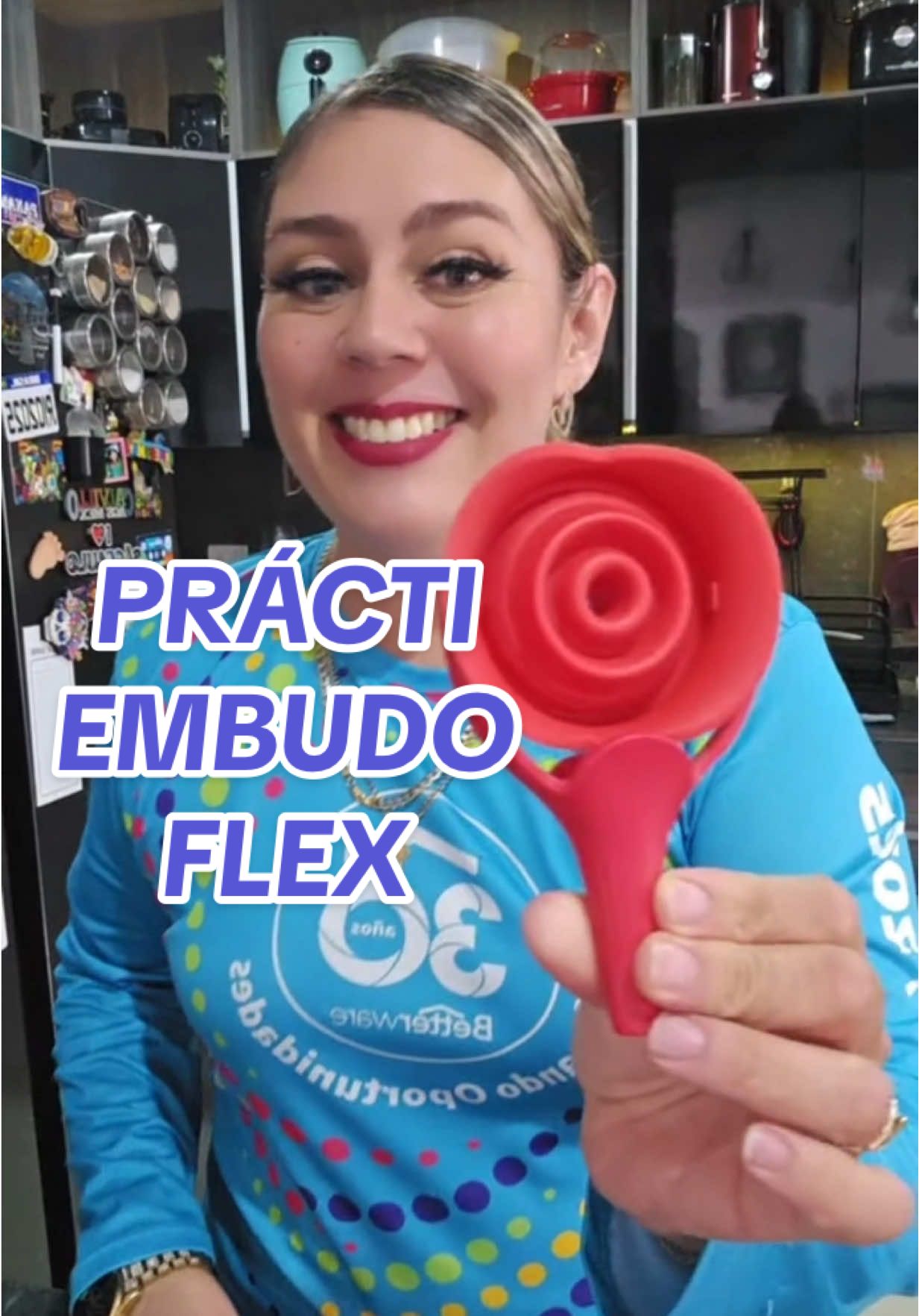 🥤✨ Sirve sin derrames y ahorra espacio El Practi Embudo Flex Betterware es ideal para tu cocina. ✅ Mango giratorio con doble función: soporte y asa ✅ Diseño plegable, fácil de guardar ✅ Práctico y resistente para todo tipo de líquidos 🙌 Yo ya tengo el mío y es súper útil… ¿qué esperas para pedir el tuyo? 🛒 Pídelo aquí en mi tienda Betterware: 👉 https://betterware.com.mx/AH7P 📲 Escríbeme directo por WhatsApp: 👉 https://wa.me/524491065565 #Betterware #SolucionesParaElHogar #YoAmoBetterware #CocinaPráctica #EmbudoFlex
