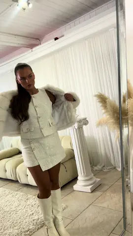 Faux fur for this season is back - 5 shades to choose from #fauxfurcoat #kneehighboots #fauxfurjacket 