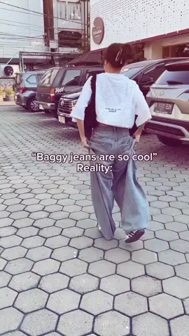 Only girls who wear baggy jeans understand me. 😭😭😭#fyyyyyyypppppppp #foryoupage❤️❤️ #viraltiktok #reposting #fyyyyyyyyyyyyyyyy 