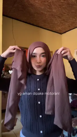 Replying to @dumpiess❤️‍🔥 style yg paling sering aku pake kalo motoran 🧏🏻‍♀️ #pashmina #viscose #pashminaviscose #tutorialhijab 
