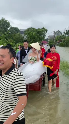 Đám cưới ngày lũ quê em 🥰 #damcuoi  #mualumientrung #wedding  #2025  