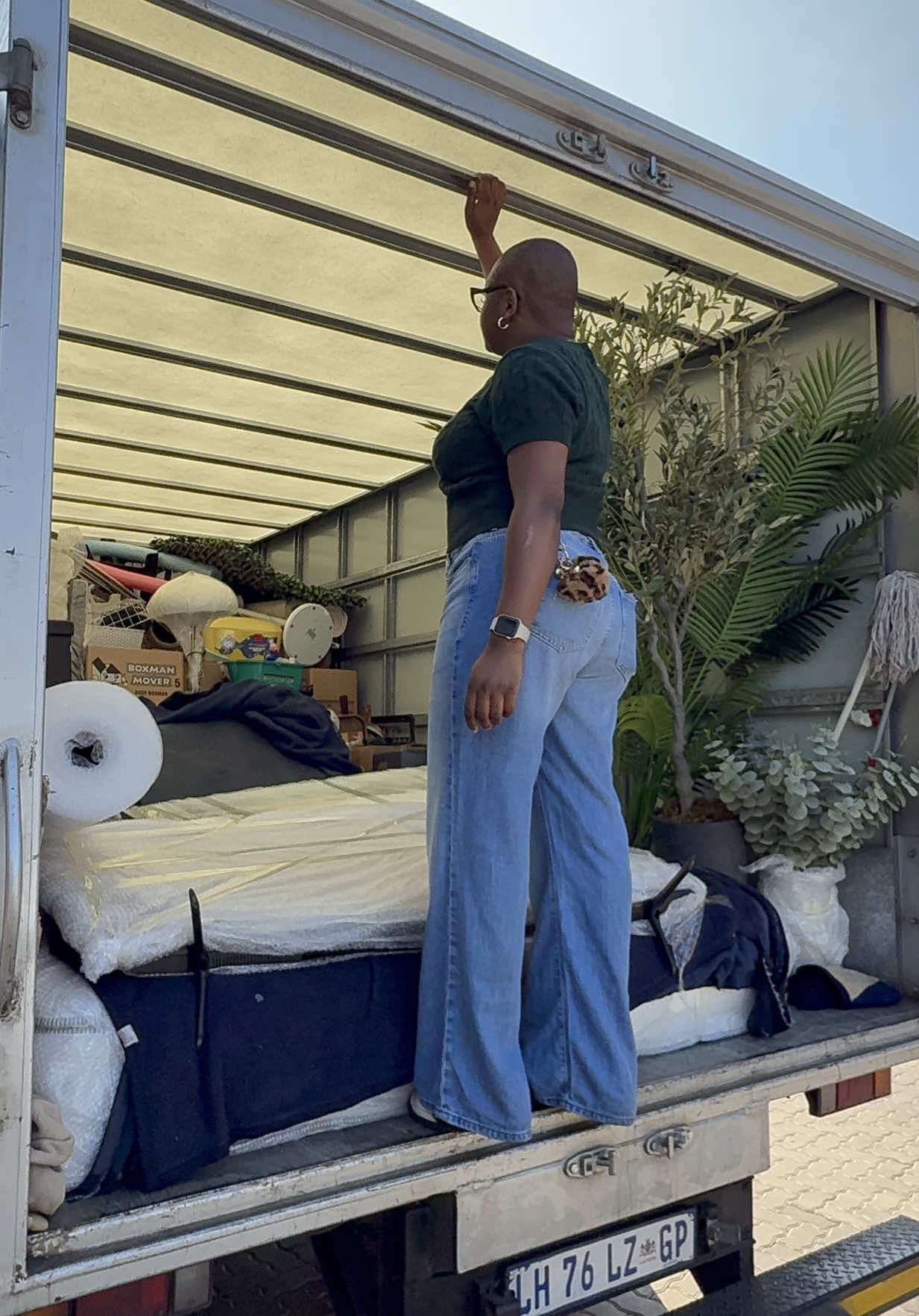 I planned it. I prayed for it. I got it.✨🦋💕 When I moved into this apartment, I couldn’t drive, & cook steak properly lol. I am leaving with so much achieved, thank you Jesus! #gracemondlana #manifestation #movewithme #adulting #newbeginnings 