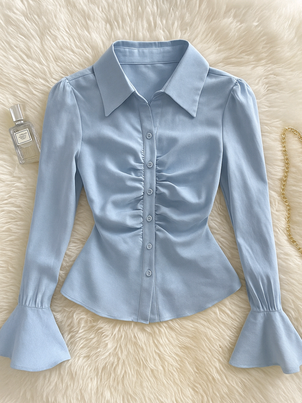 Ngantor, kuliah, bahkan ngedate… tinggal pake ini udah aman ✨ worth it bgt#atasanwanita #kemejawanita #kemejaberkerah #koreanstyle #rekomendasioutfit 