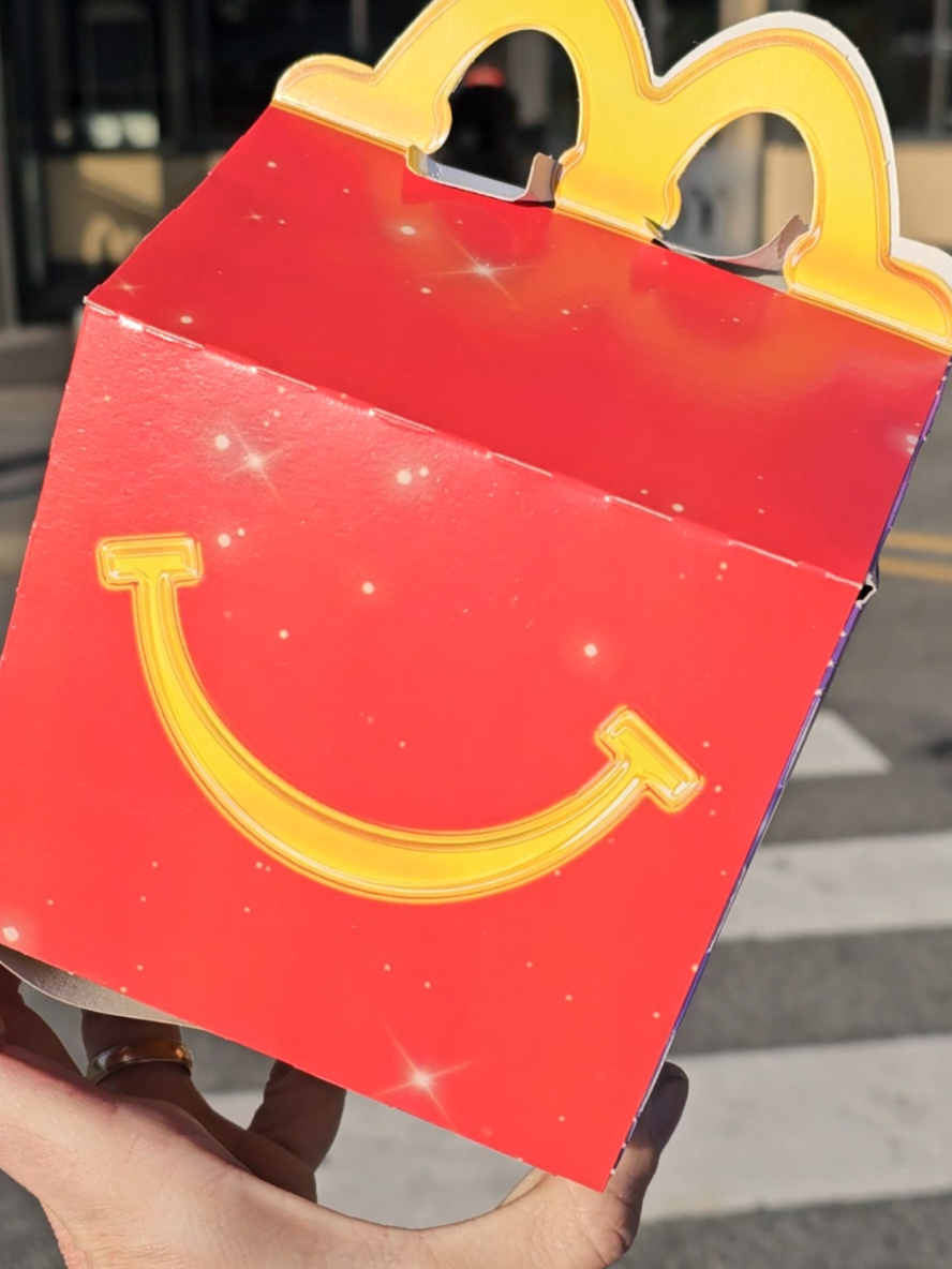 McDonald's gør det igen! Det har fået det STØRSTE K-pop band som legetøj i HappyMeal! #tiktokdanmark #mcdonalds #tinytan #kpop #bts 