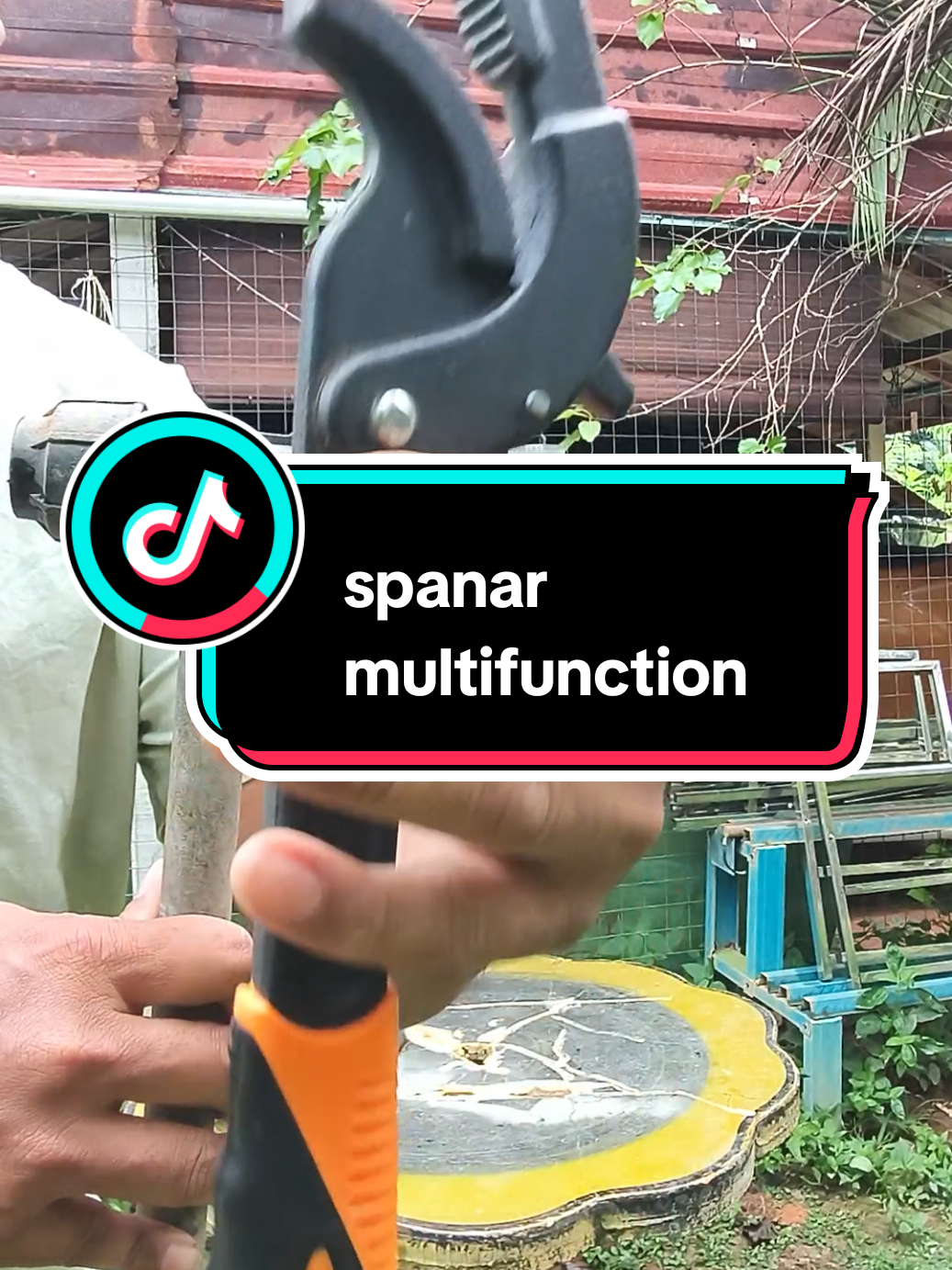 spanar multifunction perbagai guna. untuk bangkel2 kenderaan pun boleh. ada dua saiz dalam bag kuning  #spanar  #ratchet  #multifunction  #wrench  #universalwrench 