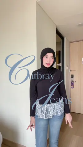 sekarang paling suka kalau pakai cutbray jeans🫶🏻 jadi kelihatan jenjang @lassiealpha  . . . #fyp #foryoupage #lassiealphajeans #jeanshighwaist #cutbrayjeans 