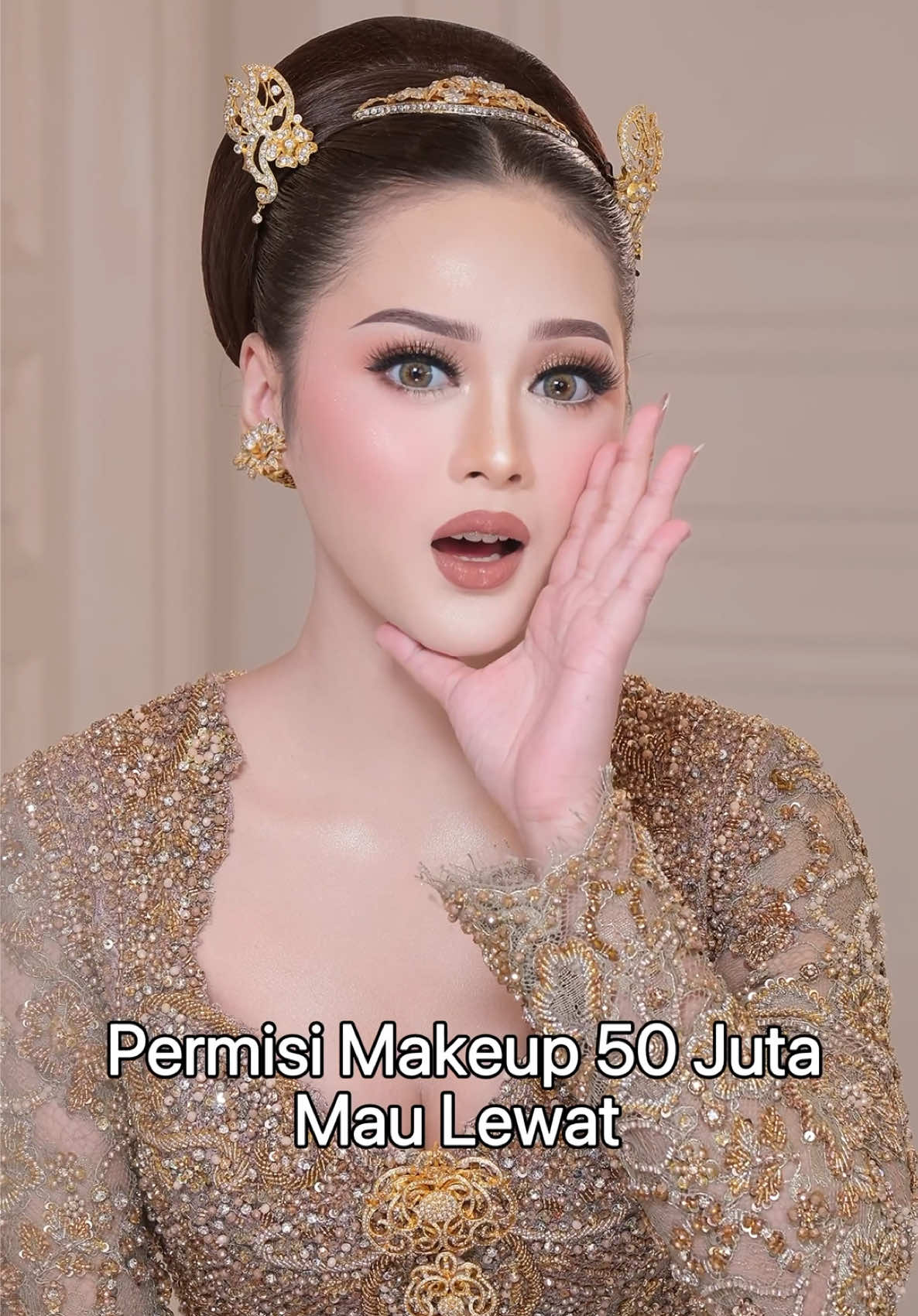 Permisi October MUA mahal mau lewat 🫶🏻✌🏻💸 . . . #october #makeupcourse #inspirasipernikahan #fyp #makeup50juta