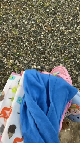 Senang aja lihat adik adik tersenyum.