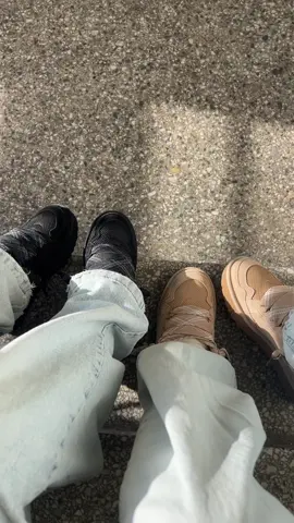 #twin #ugg #lowmel #fyp