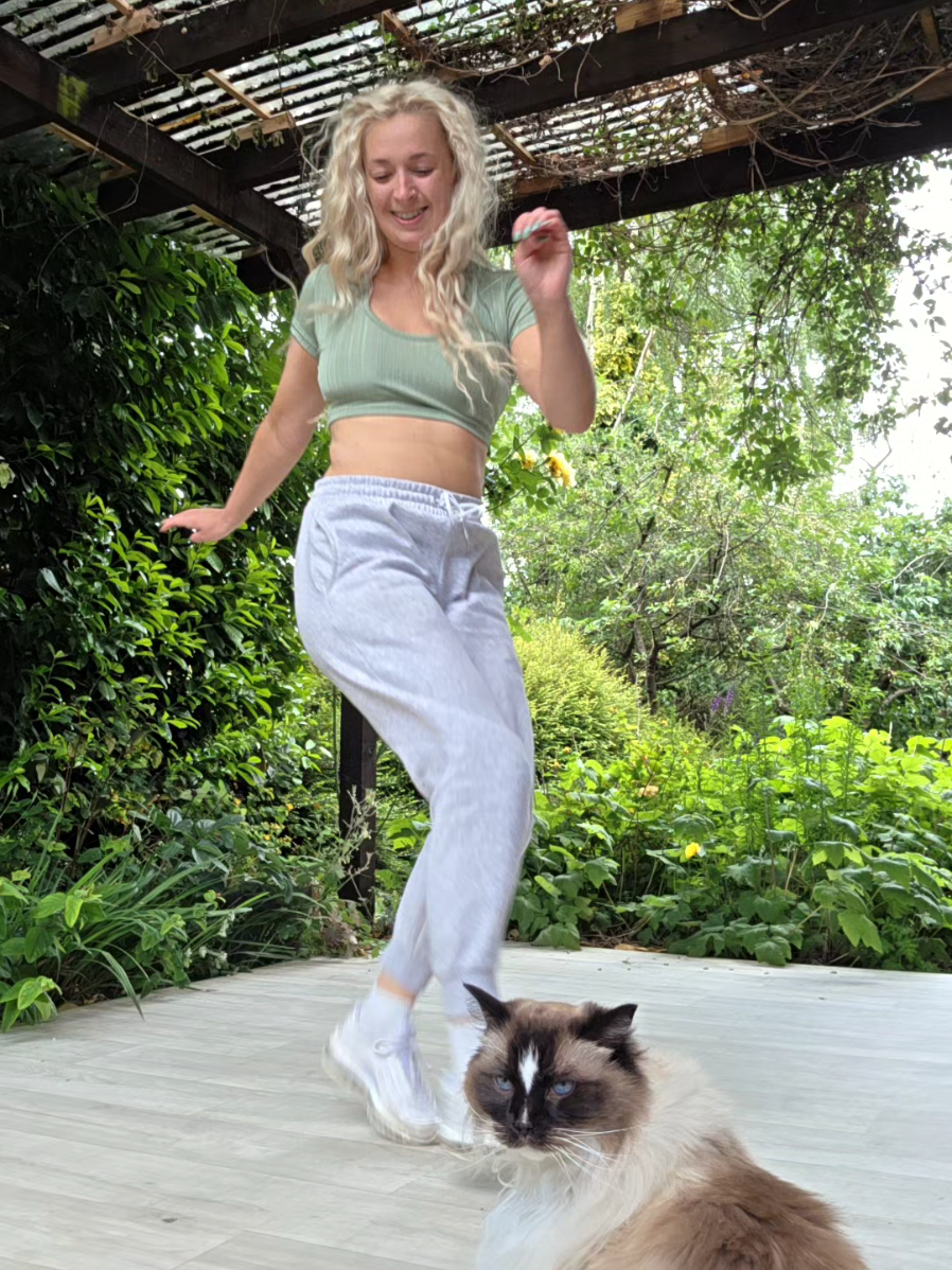 I think he got bored 😆 dc @𝓜𝓮𝓻𝓳𝓪🧚‍♀️ #dance #shuffle #shuffledance 