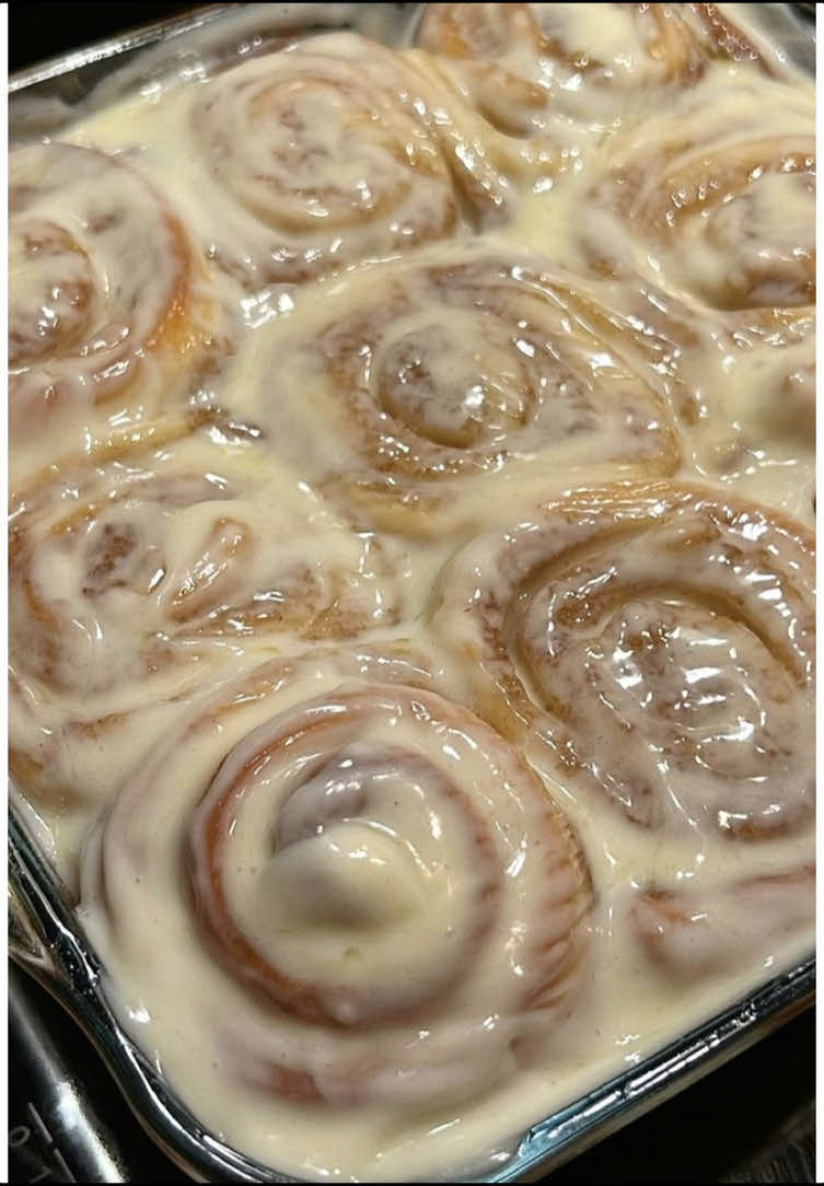 Tres leches cinnamon roll. So tijaabi gurigaga ku sameso #cinnamonroll #somalitiktok #baking #sweets 