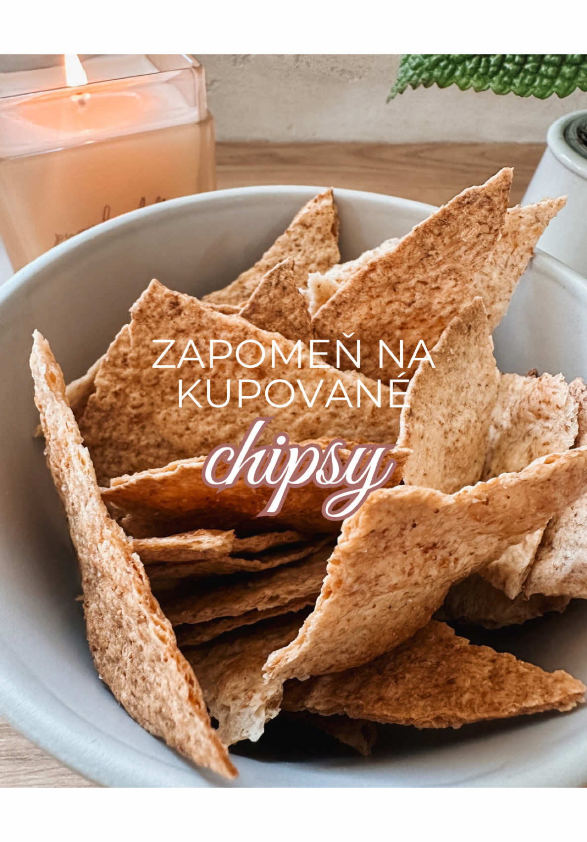 Koukáš na telku a najednou… pytlík chipsů je pryč. Znáš to? 😅 Mám pro tebe rychlou a zdravější variantu 👉🏼domácí tortilla chipsy za pár minut! ✨ Křupavý, rychlý a bez výčitek!  A hlavně už je nemusíš kupovat v obchodě.  Ulož si tenhle recept a dej mi vědět, jak ti chutnali. ☺️ A určitě pošli kámošce, která taky miluje chipsy! 💛 #zdravyzivotnistyl #recept #zdraverecepty #chips #tortillachips   