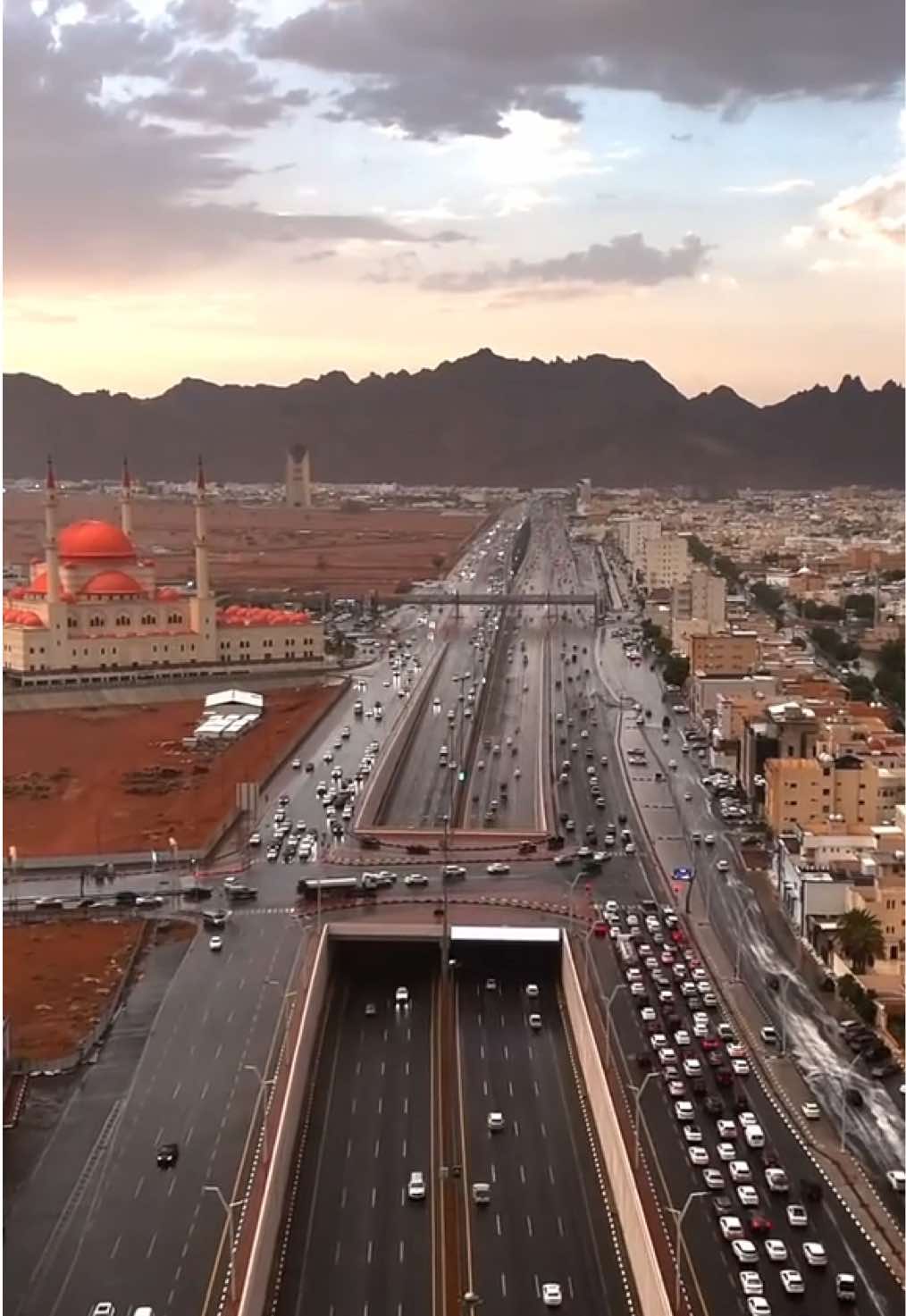 جرحً على غيرتس دواه صعيب :🌧️ عدسة :@سلطان الداحم  #حائل_الان #fyp #foryoupage #funny #امطار 