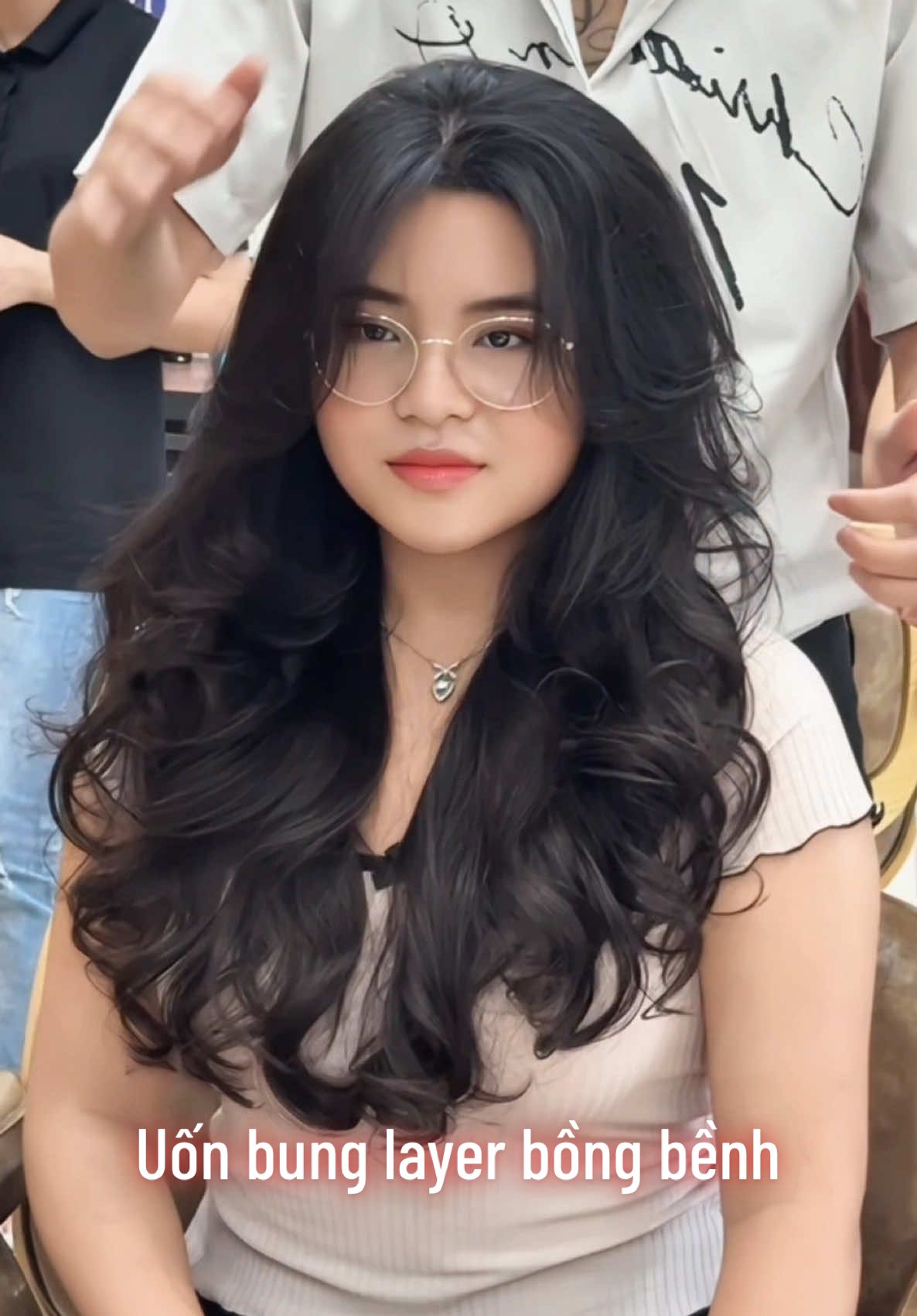 Uốn bung layer bồng bềnh #salonhoangwy55phanhuyich #uốnsónglơi #Uốn_bồng_bềnh #uốnbunglayer #uốntócđẹp 