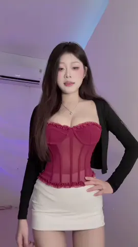 Đỏ đen trắng :> 
