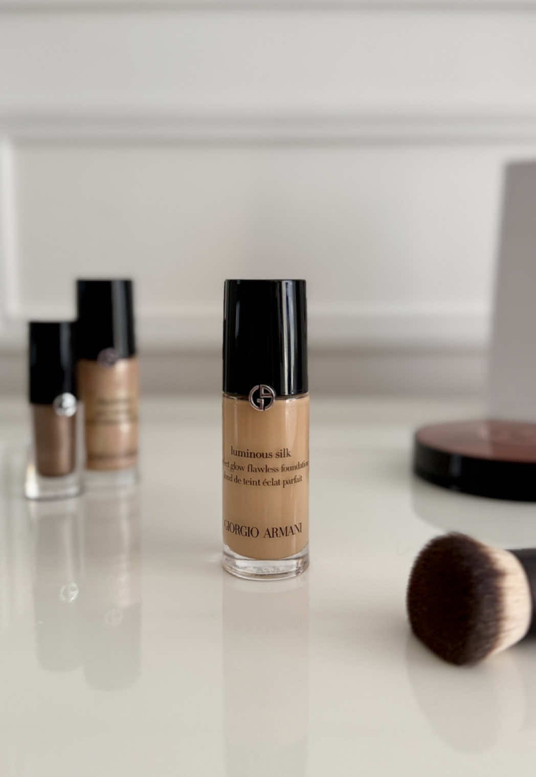 Mon secret pour un effortless glow ? Le fond de teint Luminous Silk d’Armani Beauty 💖 Sa texture légère se fond sur la peau, se travaille facilement pour un fini parfait, et son fini lumineux illumine instantanément le visage ✨ Sa couvrance modulable unifie le teint tout en restant naturelle, et son infusion de soin sublime la peau jour après jour. Avec plus de 40 teintes, impossible de ne pas trouver la sienne – la mienne, c’est la 5.75 👌 Disponible dès maintenant chez Sephora 🛍 👉 Découvre-le ici : https://www.sephora.fr/p/luminous-silk—fond-de-teint-soyeux-lumineux-P116500.html #BeautyCrewArmaniSecretGlowLSF #armanimakeup #luminoussilk @armanibeauty @sephorafrance @beautycrewfr @Beauty Crew FR @SEPHORA @Armani beauty 