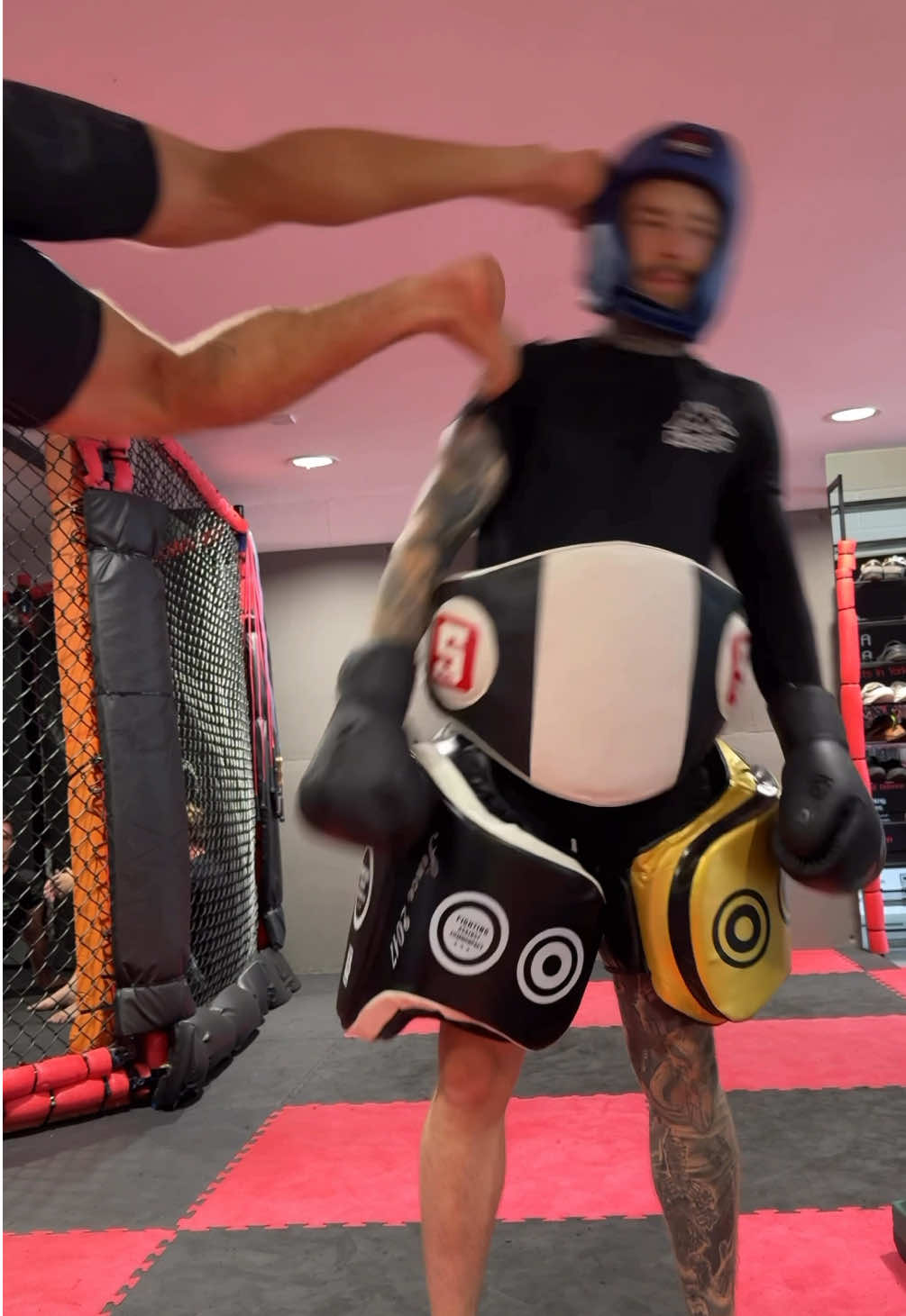Making sure these finishing moves are legitimate for you 🤝 ______________________________ #finishingmoves #mma #muaythai #bjj #york 