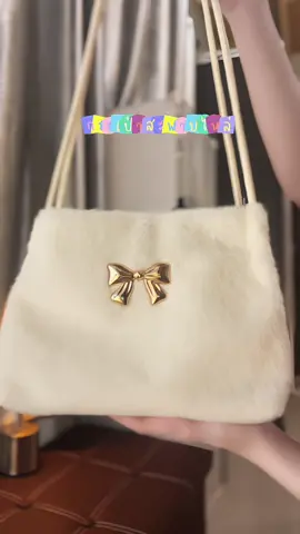 สีขาวน่ารักเข้าได้กับทุกการแต่งกาย🤍 #กระเป๋า #กระเป๋าผู้หญิง #fypシ゚viral #ครีเอเตอร์tiktok #tiktok  @แพรวาเองฮับ 