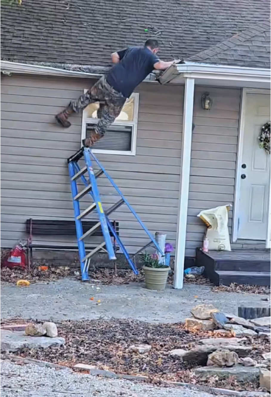 Ladder fail #foryou #fail#funnyvideos #funnytiktok #fyp 
